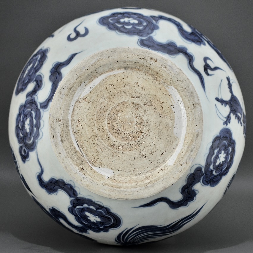 Yuan Blue-and-White Dragon Yuhuchun Vase