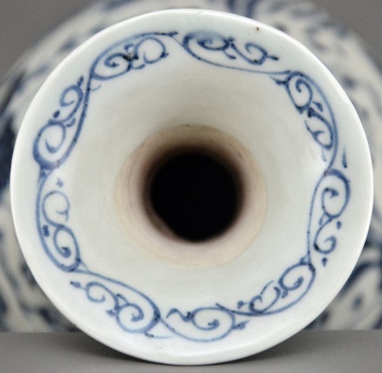 Blue and white vase, Yuan Dynasty 