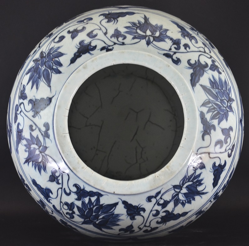 Blue and white jar, Ming Dynasty